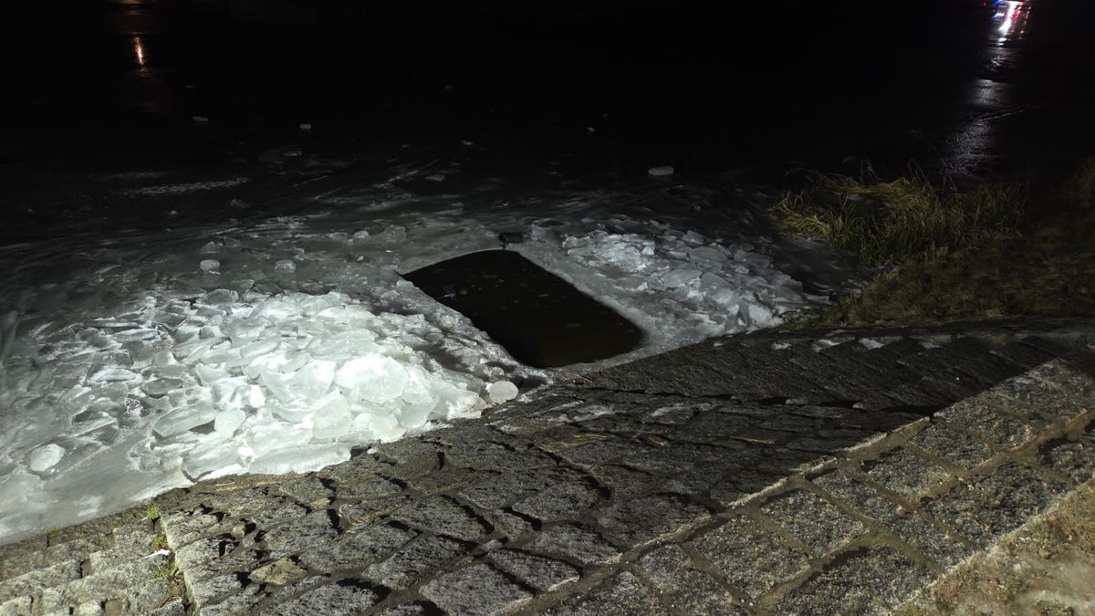 Policie neví, jak se dívky v Českých Budějovicích dostaly do vody. Čeká na výsledky pitvy