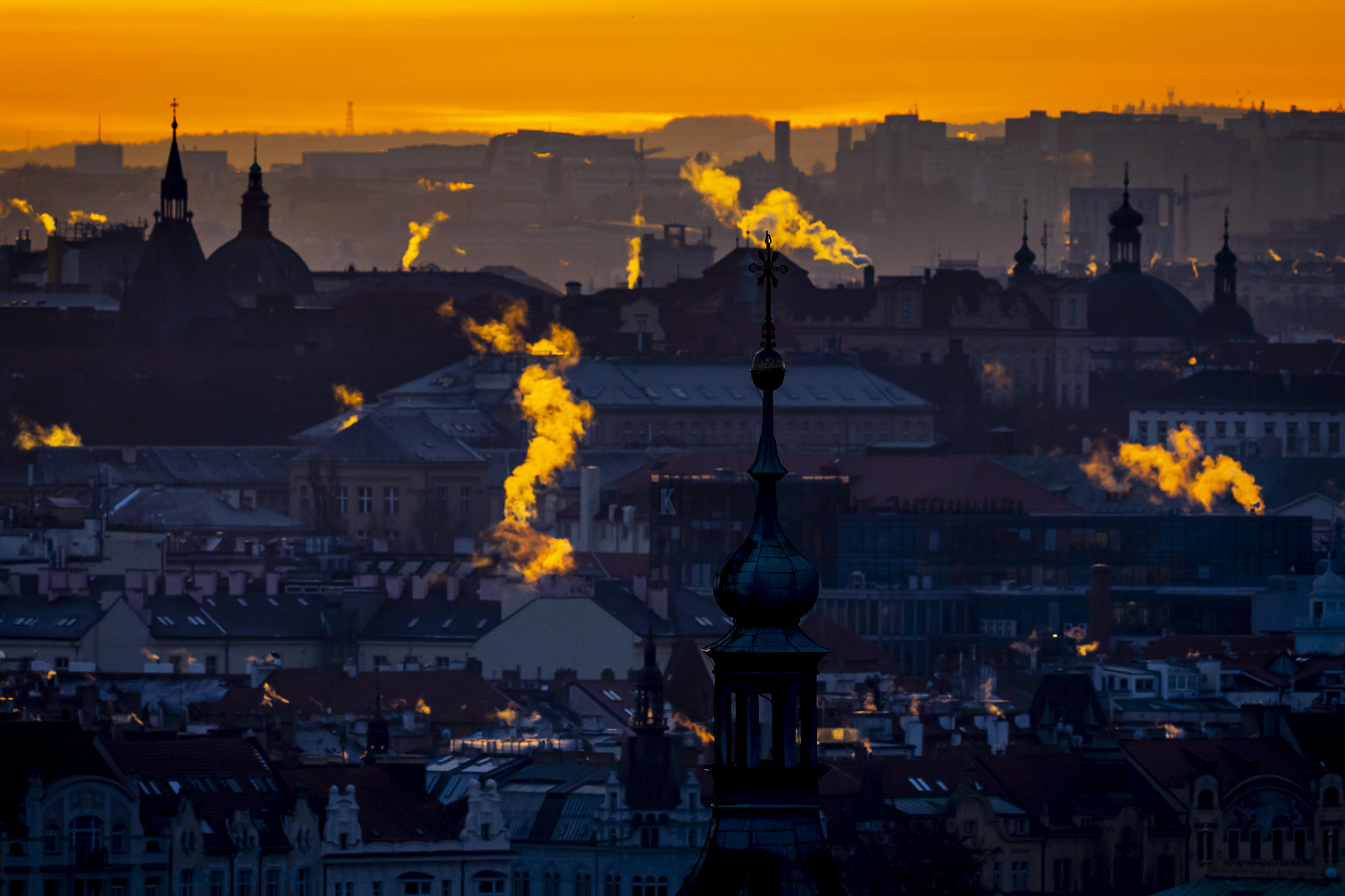 EK představila první návrh na změnu systému obchodování s emisními povolenkami