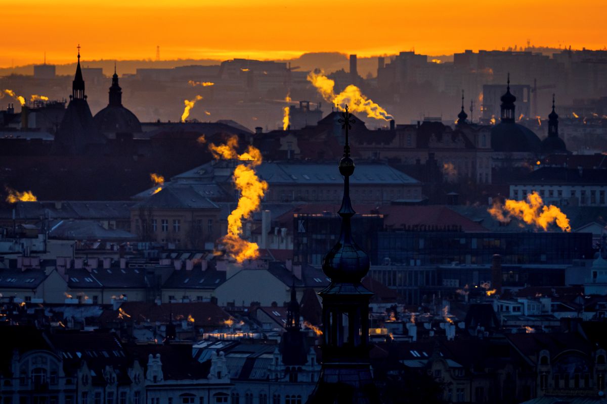 EK představila první návrh na změnu systému obchodování s emisními povolenkami