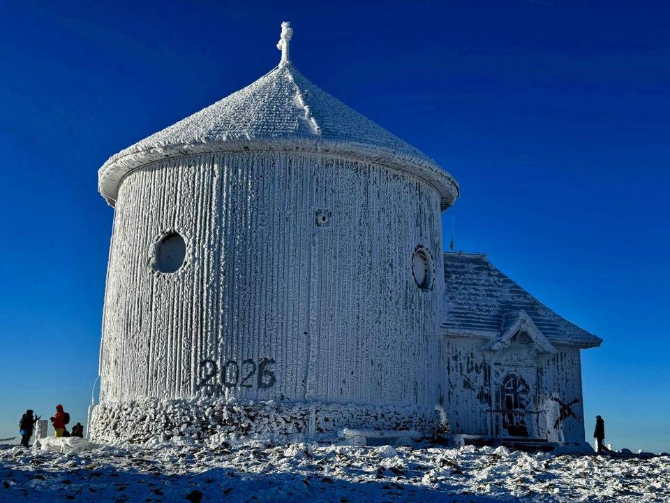 Kaple sv. Vavřince na vrcholku Sněžky, 25. 12. 2025.