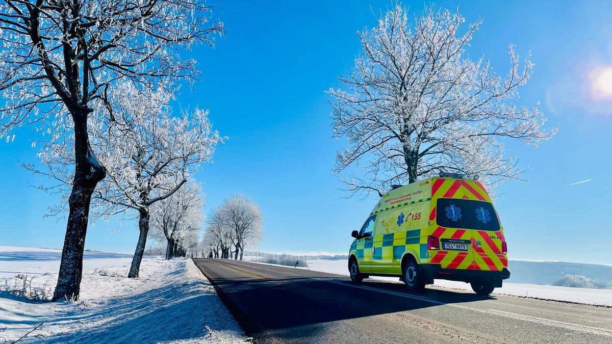Kvůli záchraně kamaráda neváhali jít bruslaři na Chrudimsku do ponožek