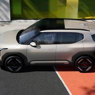 Vůz nabídne střešní okno nebo disky o průměru 16, 18 až 19 palců.