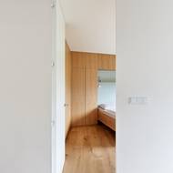 Vestavěné skříně nabízejí tolik potřebný úložný prostor a přitom zabírají v interiéru minimum místa.