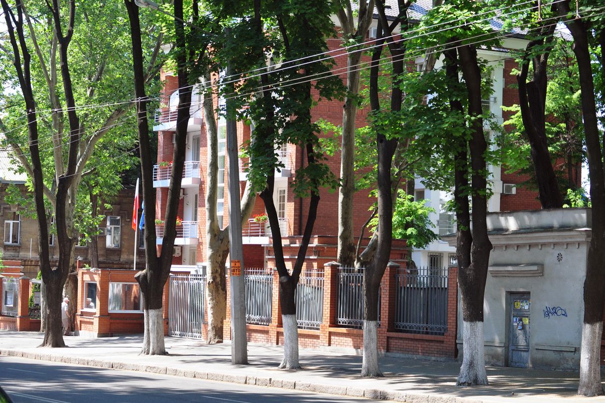 Rusové zaútočili na polský konzulát na Ukrajině