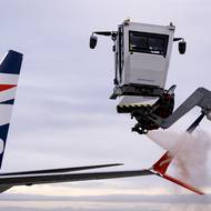 Glykoly rozmrazují spolehlivě, ale jejich použití není příliš šetrné k životnímu prostředí. 