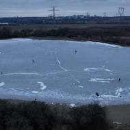 Bruslení na jednom z menších rybníků v Kunraticích.