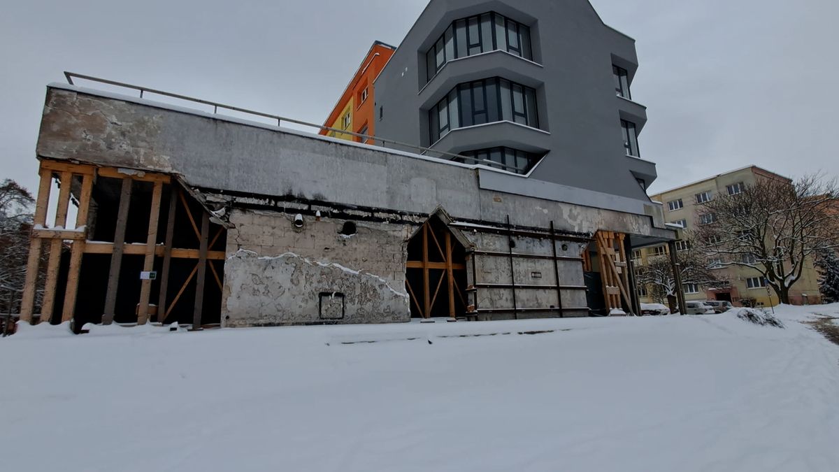 Ohnivé peklo v mostecké restauraci připravilo před rokem o život sedm lidí, vyšetřování tragédie pokračuje