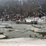 Bourání ledové celiny na Sázavě