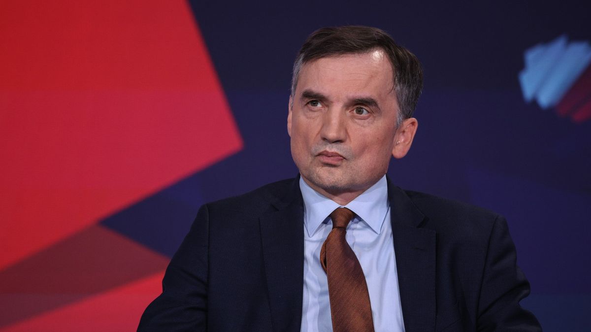 Polský exministr obviněný ze zpronevěry dostal politický azyl v Maďarsku