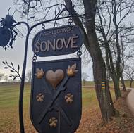 S díly Ondřeje Klíra se běžně setkáte i na veřejných prostranstvích Šonova.