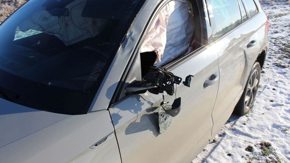 Řidička na Přerovsku nezvládla jízdu na namrzlé vozovce. Se zraněním skončila v nemocnici