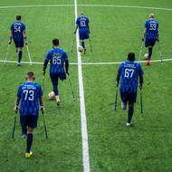 Ray Baseley – snímek ze série Pokrova Lviv – První ukrajinský amputee fotbalový tým – Síla těch, kteří zůstali stát, první místo v kategorii sport