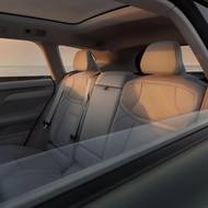 Díky dlouhému rozvoru a rovné podlaze by měl vůz nabídnout dostatek vnitřního prostoru.