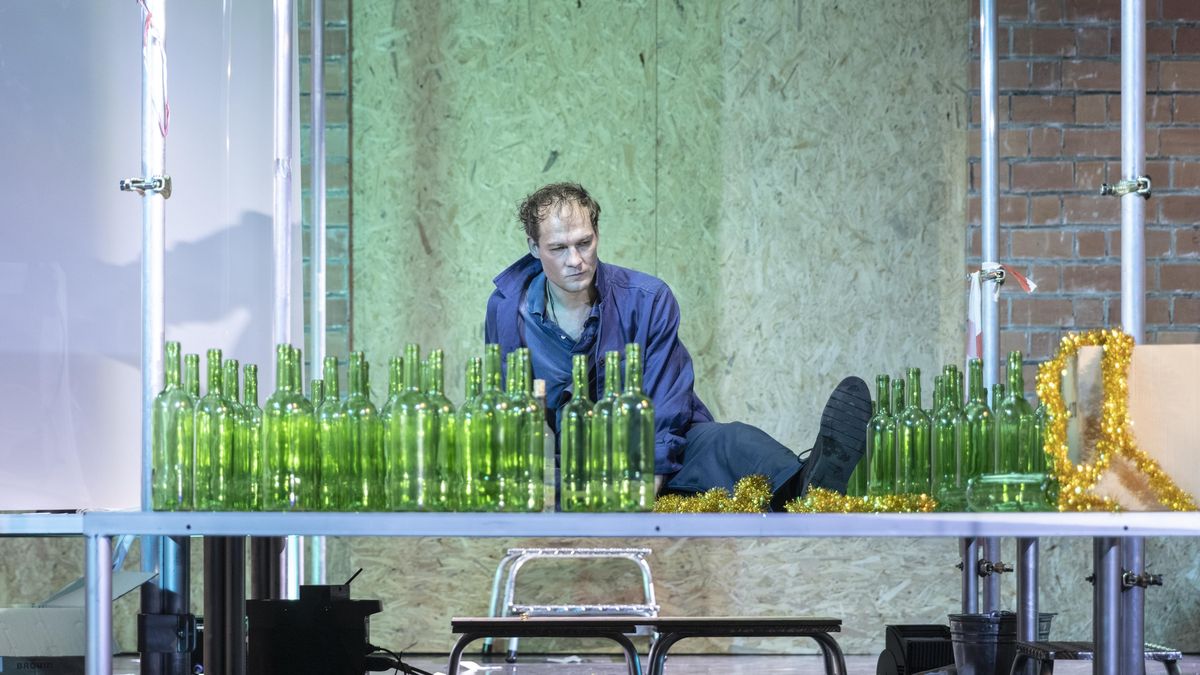 RECENZE: Zola v Divadle ABC jako výstraha alkoholikům