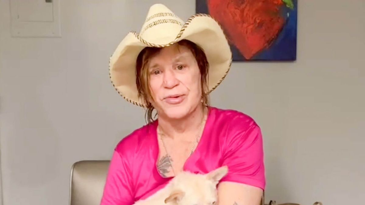 Mickeyho Rourkea má před bezdomovectvím zachránit veřejná sbírka, herec se od ní ale distancuje