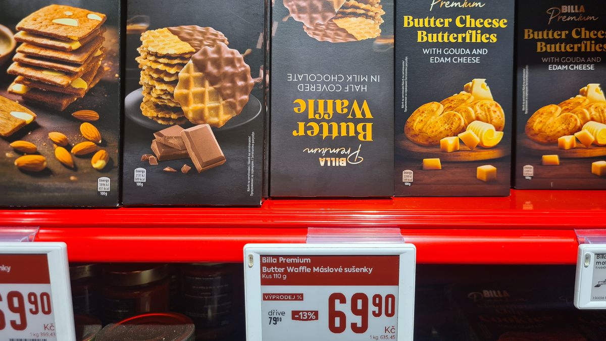 Nedají si pokoj. Billa zdražila sušenky a dala k nim cedulku „sleva“