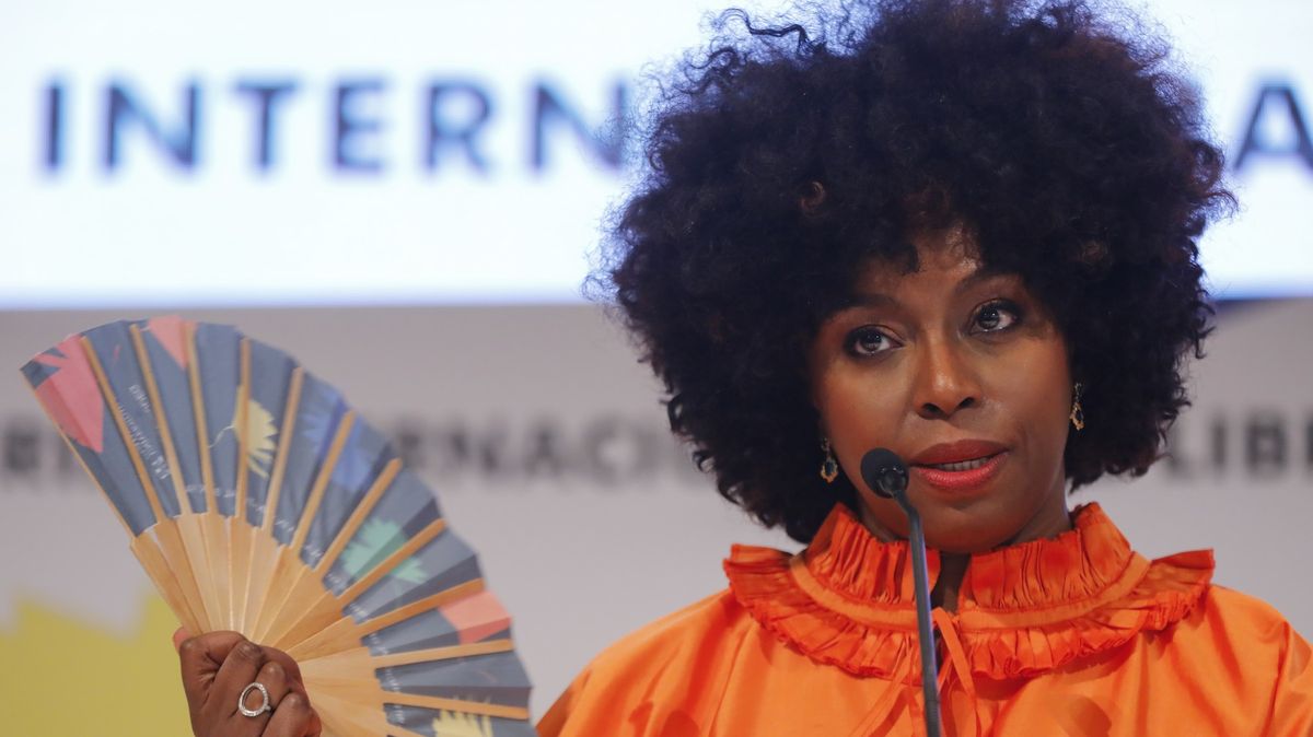 Spisovatelka Adichieová obvinila nigerijskou nemocnici kvůli úmrtí jejího 21měsíčního syna