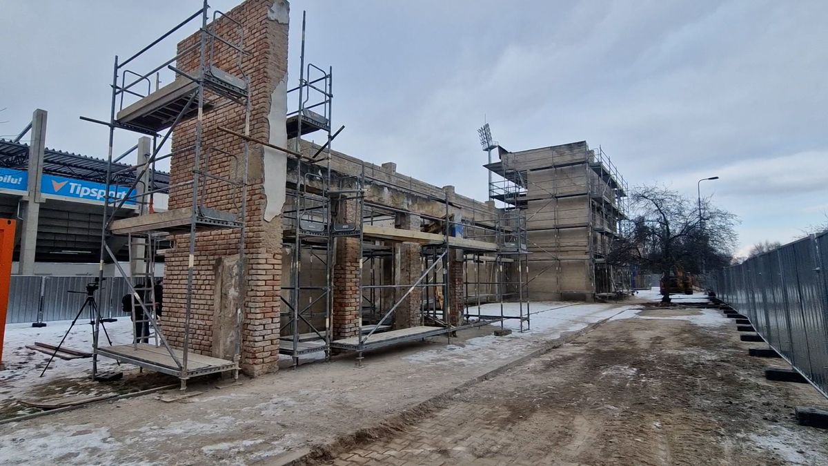 Bráně borců starého stadionu v Pardubicích málem odzvonilo, teď začala její resuscitace k novému životu