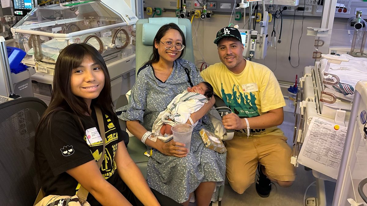 Lékařský zázrak. Žena měla obří cystu a mimoděložní těhotenství, přesto porodila zdravé dítě