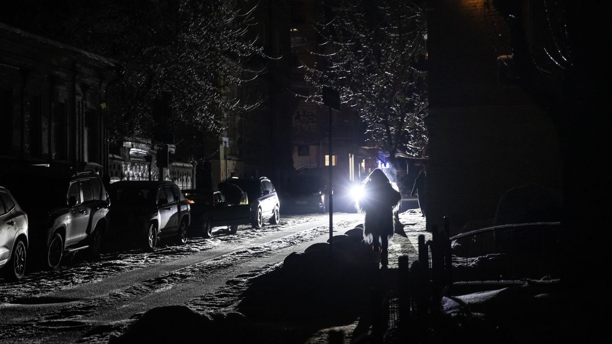 Ruský útok na Kyjev narušil dodávky elektřiny a vody