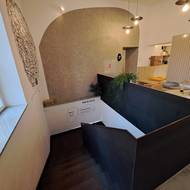 Pohled do interiér huti po rekonstrukci