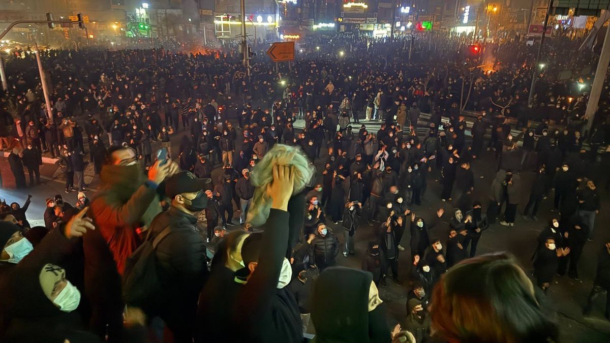 Zprávy z Íránu: Masová střelba do demonstrantů a až dva tisíce mrtvých jen za poslední dva dny