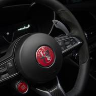 Specialitou je i červené logo.