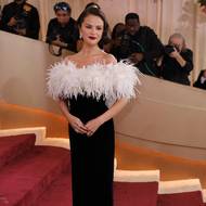 Božský glamour look značky Chanel v podání Seleny Gomezové. 