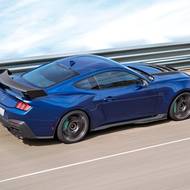 Novinka ukrývá pod kapotou 5,2litrový kompresorem přeplňovaný motor V8 a slibuje upravenou aerodynamiku i podvozek.