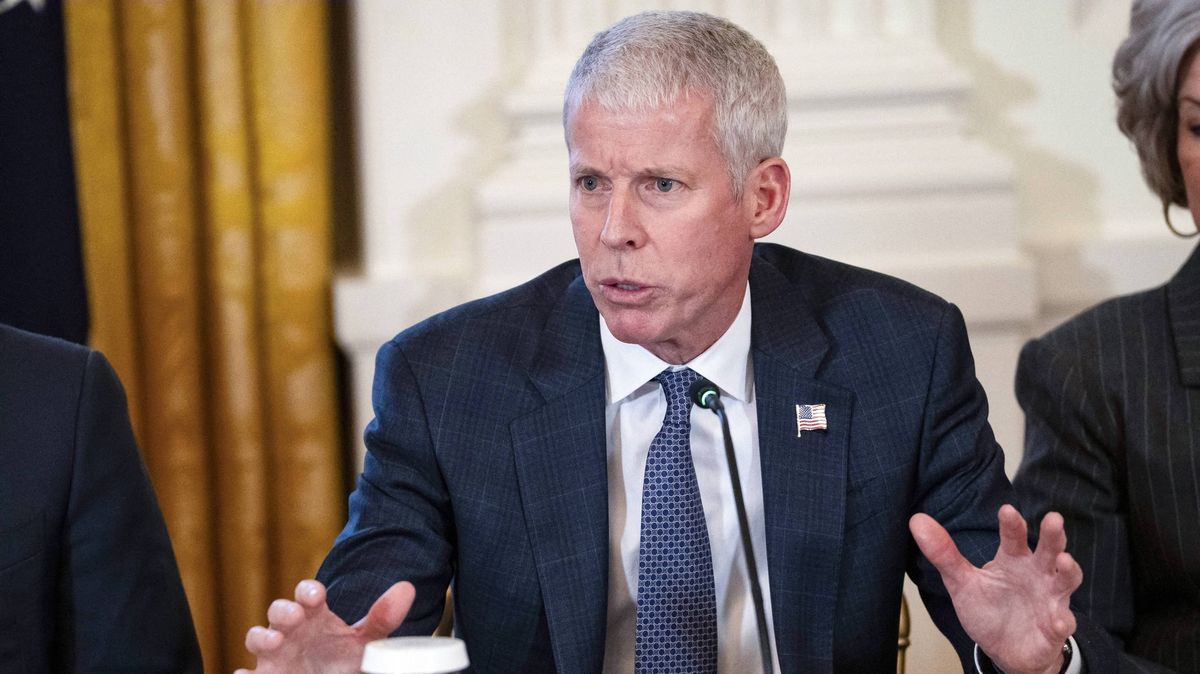 USA dosahují při prodeji venezuelské ropy asi o 30 procent vyšší ceny než předtím Venezuela, tvrdí americký ministr