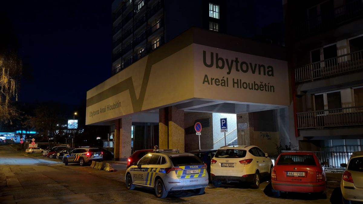 Policie v Praze prověřuje pobodání na ubytovně, zadrželi ženu