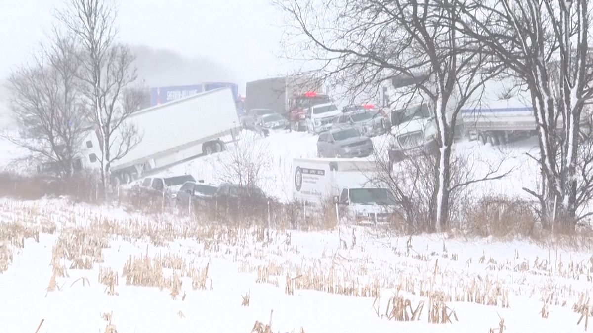 Blizard způsobil v USA hromadnou nehodu přes 100 vozidel