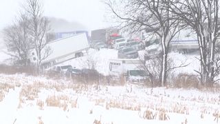 Blizard způsobil v USA hromadnou nehodu přes 100 vozidel