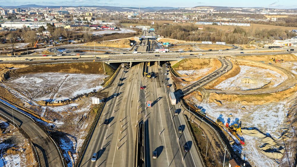 Neuvěřitelné zmatky na dálnici. Řidiči u Brna omylem najíždějí přímo na stavbu křižovatky D1 a D2