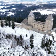 Kašperk se stal ikonickým hradem prvního dílu pohádky. Anděla Páně natáčeli filmaři na přelomu let 2004/2005.