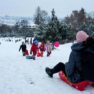 Oblíbené místo obsadily desítky, možná stovky dětí.