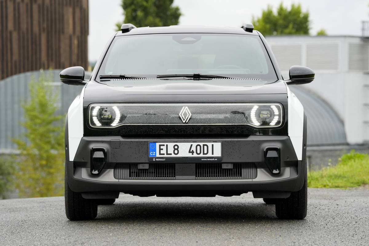 Renault 4 zaujme svým retro-futuristickým vzhledem, který skvěle navazuje na design Renaultu 5.