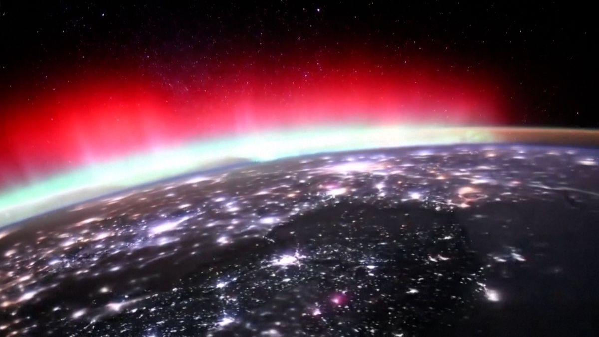 Polární záře rozsvítila oblohu. V Norsku ji doprovodil pád obřího meteoru