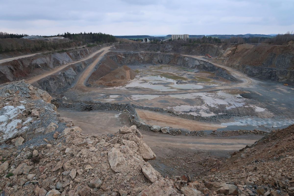 Místo lesa dvacetihektarová díra. Obce na Tachovsku brojí proti lomu za humny