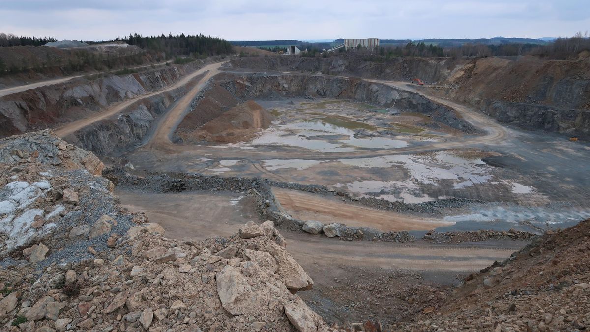 Místo lesa dvacetihektarová díra. Obce na Tachovsku brojí proti lomu za humny