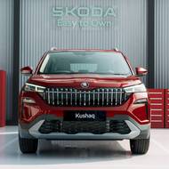 Příď je členitější.