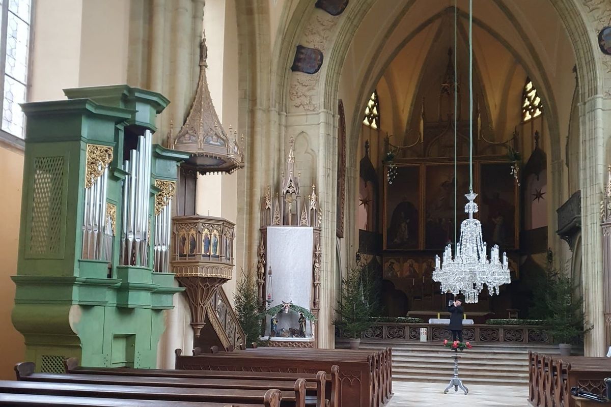 Paradox: Aby mohly být kostely na Broumovsku otevřeny, nasadí se technika chránící věznice