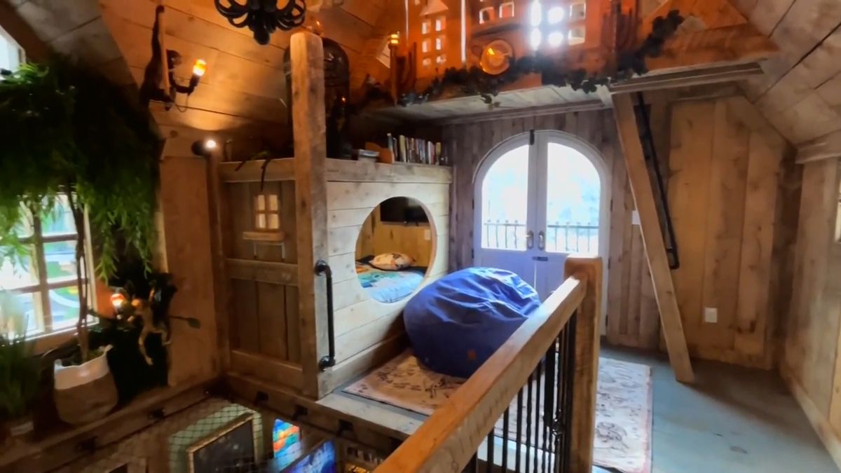 Bydlení jako u Hermiony. Majitelé zařídili dům ve stylu filmů o Harrym Potterovi, působí přímo magicky