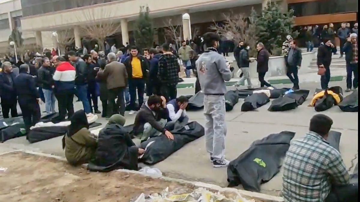 Íránské úřady vydírají rodiny mrtvých demonstrantů. Za těla žádají astronomické částky