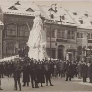 První dochovaná podoba Krakonoše na jilemnickém náměstí z roku 1911.