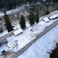 Zasněžené nádvoří pohádku připomnělo i v prosinci.