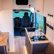 Každý by si měl už na začátku promyslet, co všechno ve vozidle potřebuje. Podle toho se pak rozvádí elektřina, plyn a voda. 