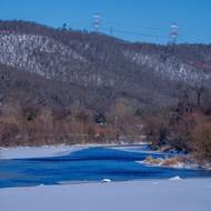 Pod jezem v Černošicích řeka normálně teče. 