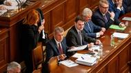 ON-LINE: Babiš musel poslance SPD na poslední chvíli přemlouvat