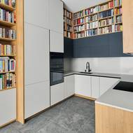 Knih mají majitelky tolik, že své místo nalezly i v kcuhyni.